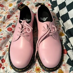 Never worn Pink Doc Marten laced oxfords